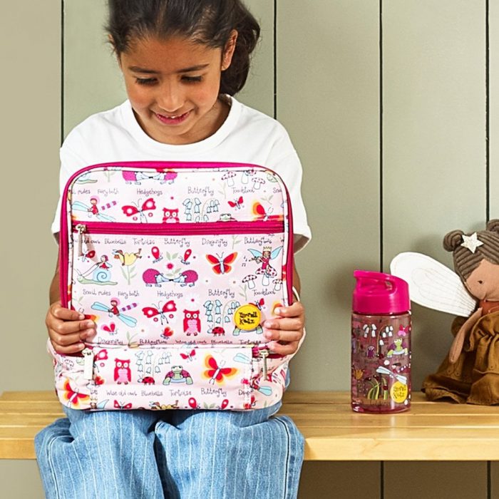 Child hold the Tyrrell Katz
Secret Garden Insulated Lunch Bag