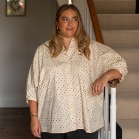 Scarlet Light Beige Spot Shirt