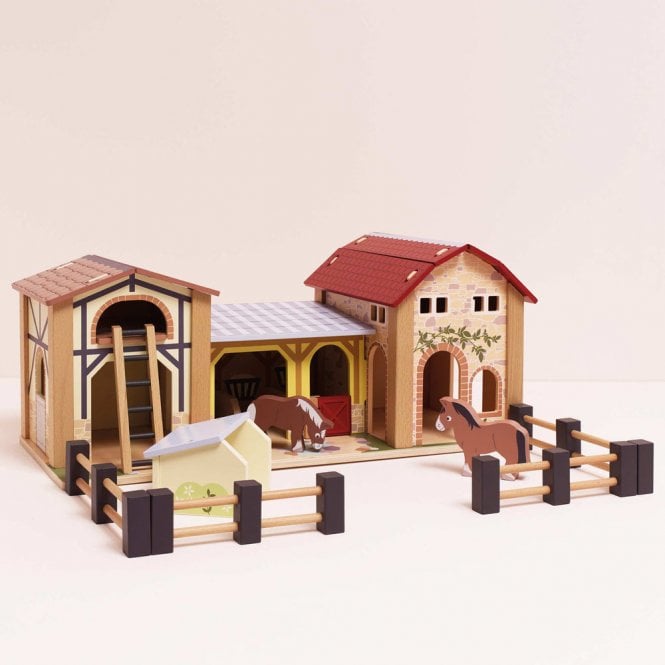 Le Toy Van The Wooden Farmyard