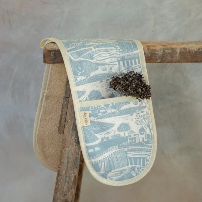 Sam Wilson Studio Through The Fields Duck Egg Blue Oven Gloves